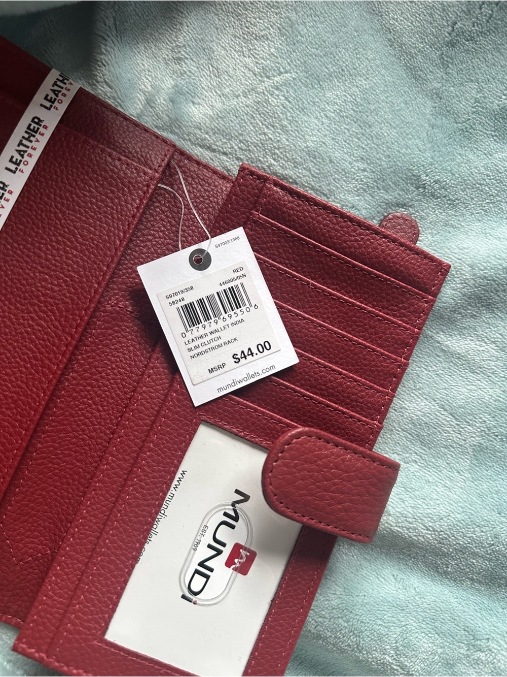 Textured Red Leather Wallet - Picture 4 of 4